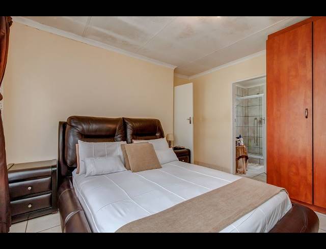 3 BEDROOM FREEHOLD TO LET IN COSMO CITY